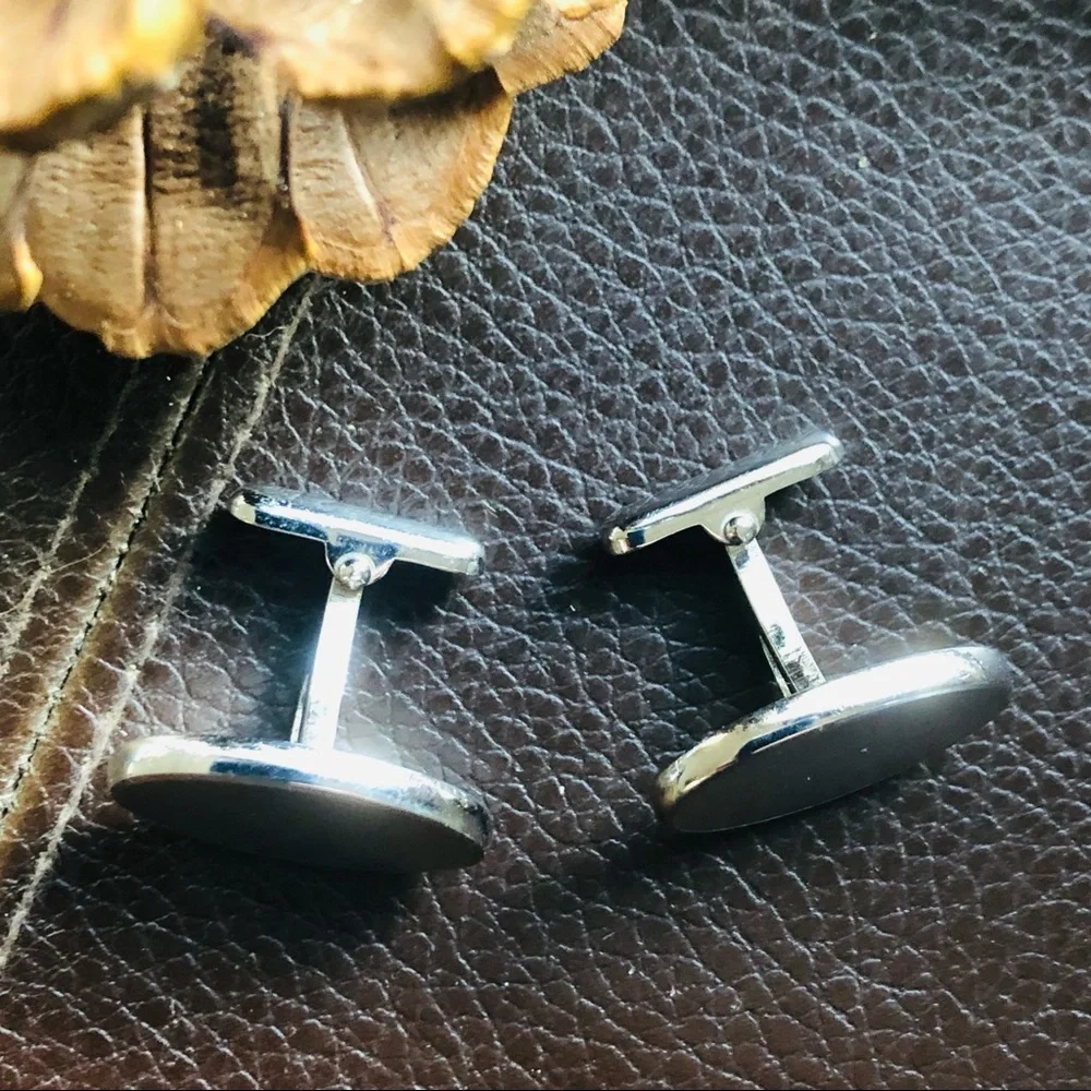 Vintage men’s oval light brushed silver tilted style cuff links